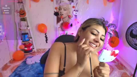 Snapshot of saloomee__ chatting on 10-20-25, 11:21 SALOME online show from 10-20-25, 11:21