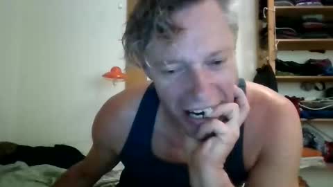 Snapshot of salsapaulus chatting on 06-10-26, 06:18 salsapaulus online show from 06-10-26, 06:18