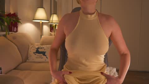 IsaBella-  online show from 01-01-25, 08:58