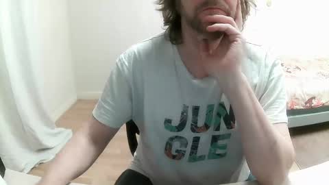 Snapshot of saltimbanquier chatting on 01-26-25, 10:55 Saltimbanquier Salt ou Banquier online show from 01-26-25, 10:55