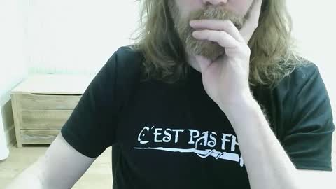 Snapshot of saltimbanquier chatting on 04-17-26, 10:02 Saltimbanquier Salt ou Banquier online show from 04-17-26, 10:02