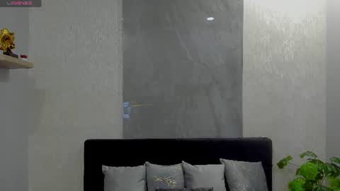 Snapshot of salvatore_damore chatting on 06-17-26, 05:36 SALVATORE online show from 06-17-26, 05:36