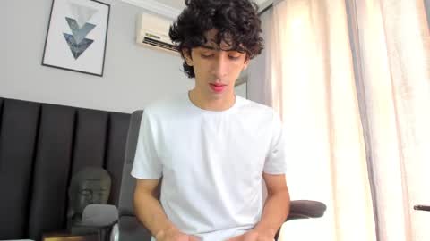 Snapshot of salvatore_monterey chatting on 02-25-25, 01:39 salvatore online show from 02-25-25, 01:39