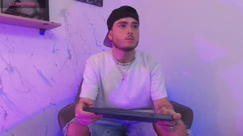 Snapshot of salvatore_muller chatting on 11-03-25, 09:59 Salvatore  online show from 11-03-25, 09:59