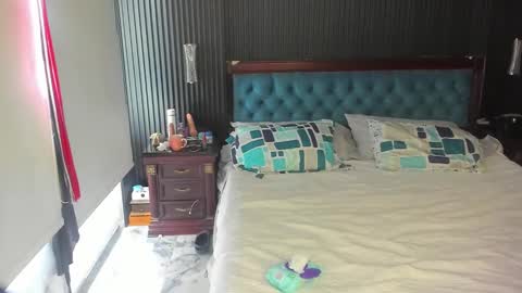 Snapshot of sam_and_molly chatting on 09-19-25, 06:52 Sam and Molly online show from 09-19-25, 06:52