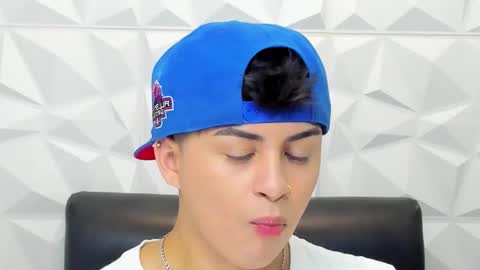 Snapshot of sam_daves_ chatting on 11-25-25, 02:17 Sam online show from 11-25-25, 02:17