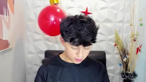 Snapshot of sam_daves_ chatting on 12-17-25, 01:06 Sam online show from 12-17-25, 01:06