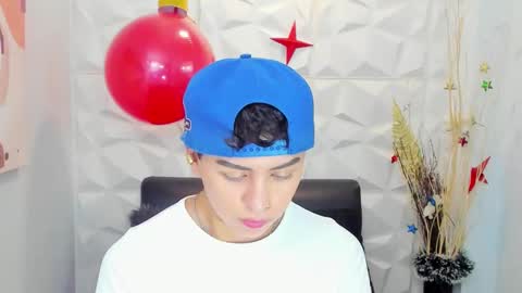 Snapshot of sam_daves_ chatting on 12-18-25, 01:06 Sam online show from 12-18-25, 01:06