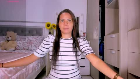 Snapshot of samanta_65 chatting on 12-20-25, 03:13 carolina online show from 12-20-25, 03:13