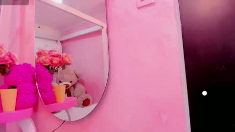 Snapshot of samanta__milk chatting on 10-19-25, 05:13 samanta__milk online show from 10-19-25, 05:13