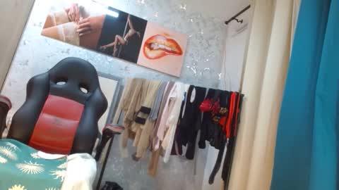 Snapshot of samanta_brownn_ chatting on 05-04-26, 11:06 samanta online show from 05-04-26, 11:06