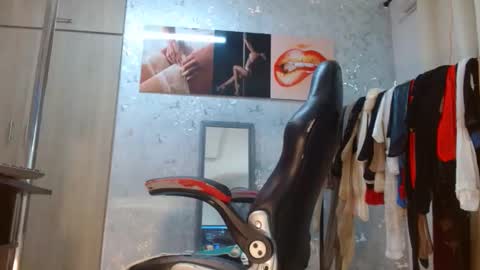 Snapshot of samanta_brownn_ chatting on 05-17-26, 11:28 samanta online show from 05-17-26, 11:28