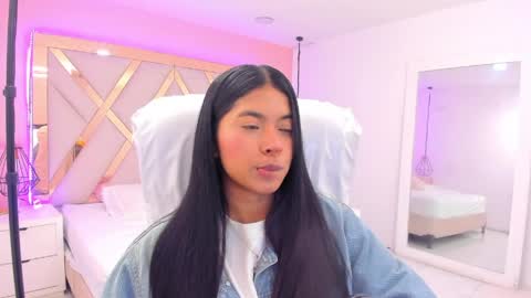 Snapshot of samantaa_shy chatting on 04-25-26, 02:36 sam online show from 04-25-26, 02:36