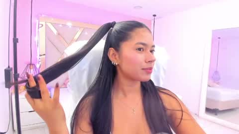 Snapshot of samantaa_shy chatting on 04-27-26, 03:04 sam online show from 04-27-26, 03:04