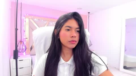 Snapshot of samantaa_shy chatting on 05-10-26, 04:39 sam online show from 05-10-26, 04:39