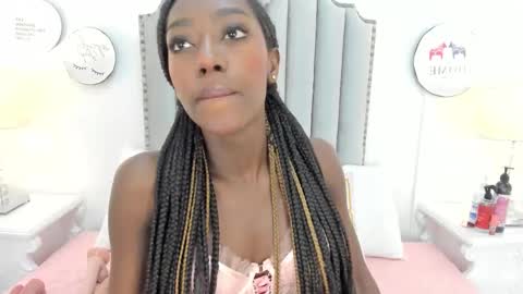 Snapshot of samantamarquez chatting on 12-22-25, 08:17 Samanta online show from 12-22-25, 08:17