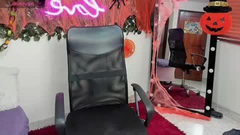 samantaortiz_ online show from 10-29-25, 08:21