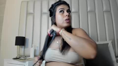 Snapshot of samantaramoos chatting on 11-02-25, 01:19 SAMANTA online show from 11-02-25, 01:19