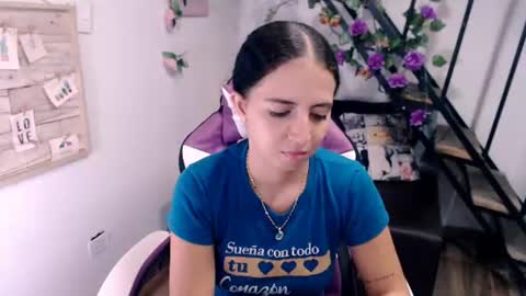 Snapshot of samantha2girl chatting on 06-22-26, 08:06 samantha online show from 06-22-26, 08:06