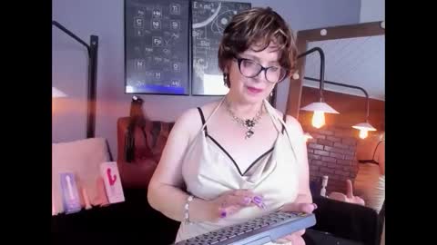 Snapshot of samantha_mature56 chatting on 09-27-25, 03:22 Sam online show from 09-27-25, 03:22