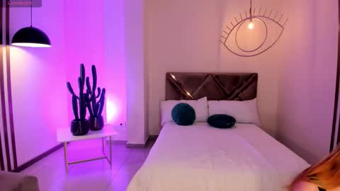 Snapshot of samanthaklein_ chatting on 10-20-25, 12:22 Samantha Klein online show from 10-20-25, 12:22