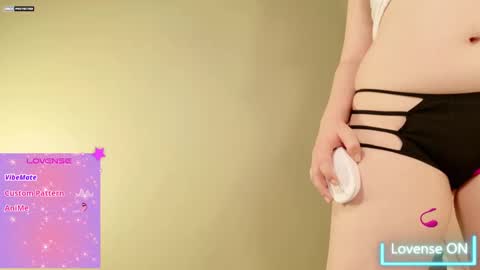 Snapshot of samanthaloves469902 chatting on 02-10-25, 05:14 Samanthaxoxo online show from 02-10-25, 05:14