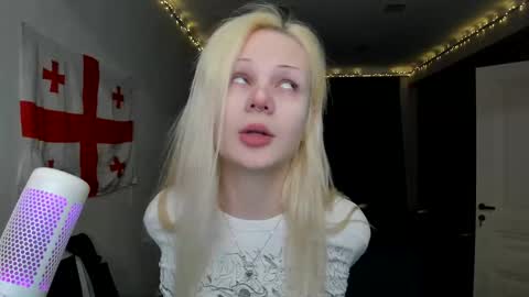 Snapshot of samanthamiasnik1 chatting on 03-01-25, 03:05 Samantha online show from 03-01-25, 03:05