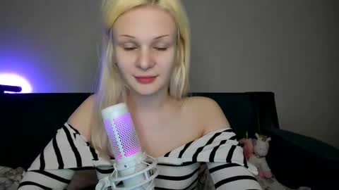 Snapshot of samanthamiasnik1 chatting on 03-06-25, 05:33 Samantha online show from 03-06-25, 05:33