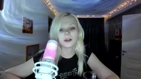 Snapshot of samanthamiasnik1 chatting on 09-15-25, 05:46 Samantha online show from 09-15-25, 05:46