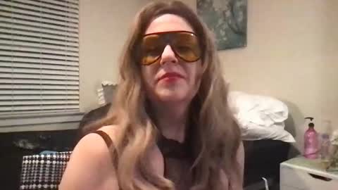 Snapshot of samanthavale chatting on 12-14-25, 03:01 Samantha Vale online show from 12-14-25, 03:01