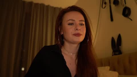 Snapshot of samanthavixen chatting on 01-27-25, 05:48 Goddess Samantha Vixen online show from 01-27-25, 05:48