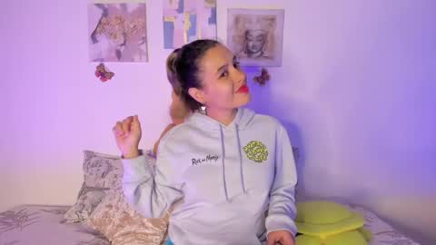 Samara is my name a pleasure delighted that you are here leave your thumb up it is important to me online show from 02-10-25, 10:40