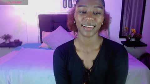 Snapshot of samara_roxx chatting on 10-17-25, 02:15 samara_roxx online show from 10-17-25, 02:15