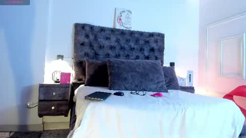 Snapshot of samara_warren77 chatting on 07-14-26, 08:03 Samara Warren online show from 07-14-26, 08:03