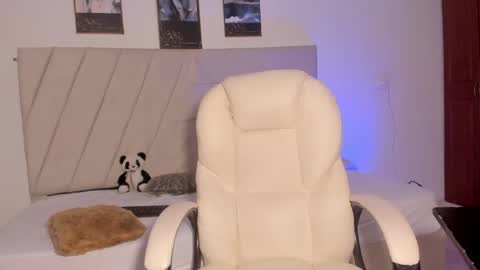 samaraa_smith1 online show from 02-10-26, 12:09