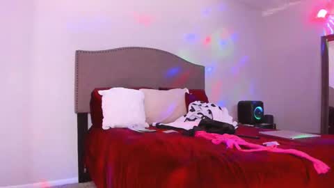 Snapshot of samatha1998 chatting on 01-12-26, 03:39 Yaya online show from 01-12-26, 03:39