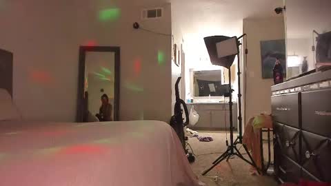 Yaya online show from 04-19-26, 12:04