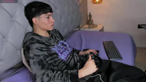 Sam online show from 04-17-26, 01:03