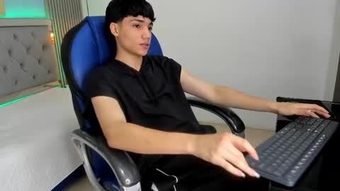 Snapshot of samblack_ chatting on 06-06-26, 12:43 Sam online show from 06-06-26, 12:43