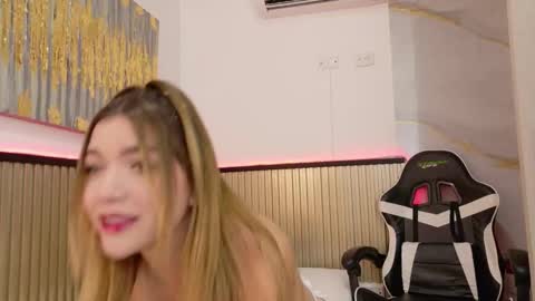 Snapshot of sami_lovee_ chatting on 02-15-26, 08:05 Samanta online show from 02-15-26, 08:05