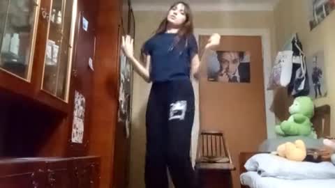 Snapshot of samiravilmont chatting on 10-24-25, 03:52 Mira online show from 10-24-25, 03:52