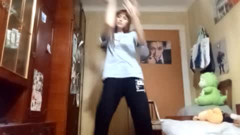 Snapshot of samiravilmont chatting on 11-19-25, 04:18 Mira online show from 11-19-25, 04:18