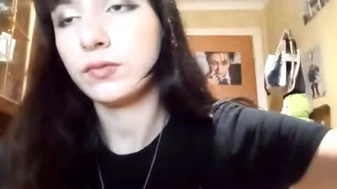 Snapshot of samiravilmont chatting on 11-28-25, 04:20 Mira online show from 11-28-25, 04:20