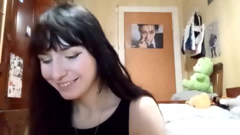 Snapshot of samiravilmont chatting on 12-17-25, 05:41 Mira online show from 12-17-25, 05:41