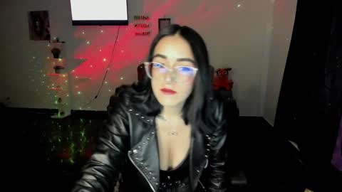 Snapshot of samismith77 chatting on 01-19-25, 12:49 SARA online show from 01-19-25, 12:49