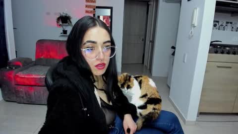 Snapshot of samismith77 chatting on 09-17-25, 12:56 SARA online show from 09-17-25, 12:56