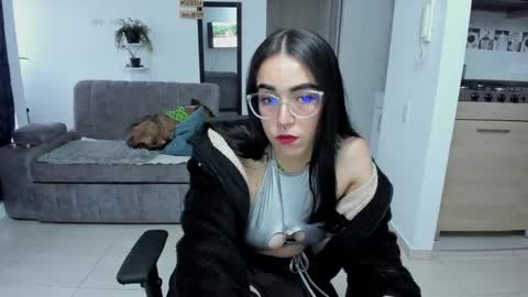 Snapshot of samismith77 chatting on 09-23-25, 10:35 SARA online show from 09-23-25, 10:35