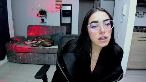 Snapshot of samismith77 chatting on 09-30-25, 01:21 SARA online show from 09-30-25, 01:21