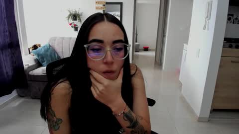 Snapshot of samismith77 chatting on 12-17-25, 08:26 SARA online show from 12-17-25, 08:26