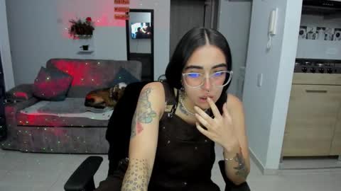 Snapshot of samismith77 chatting on 01-13-26, 02:39 SARA online show from 01-13-26, 02:39